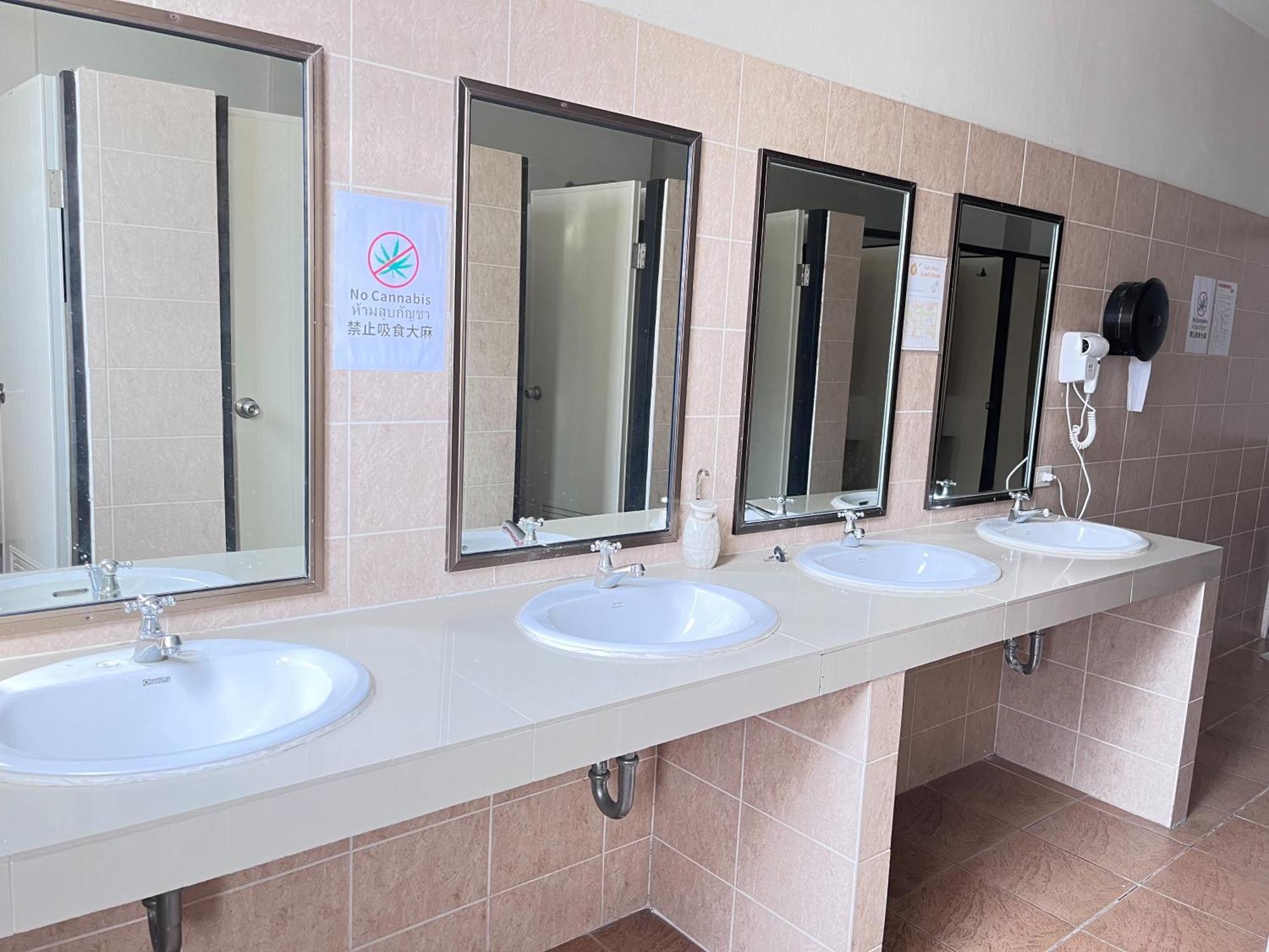 Lub Sbuy Hostel Phuket Exteriér fotografie